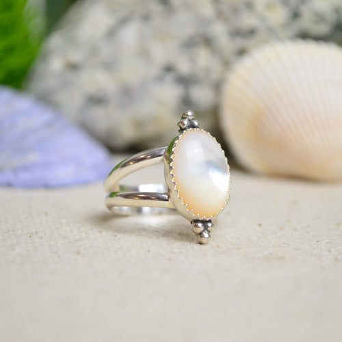 Mother of Pearl Split Band Ring (Size 7 3/4)