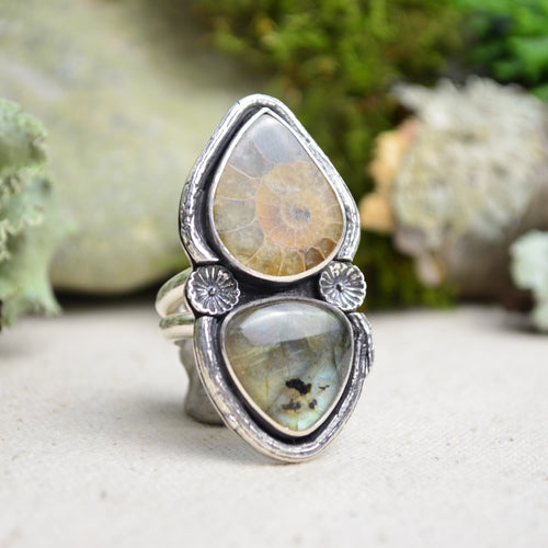Fossilized Ammonite & Labradorite Ring (Size 7 1/2)