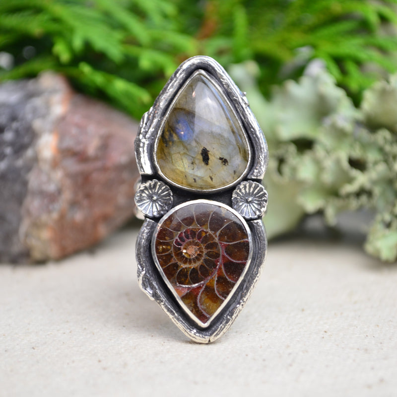 Fossilized Ammonite & Labradorite Ring (Size 9 1/2)
