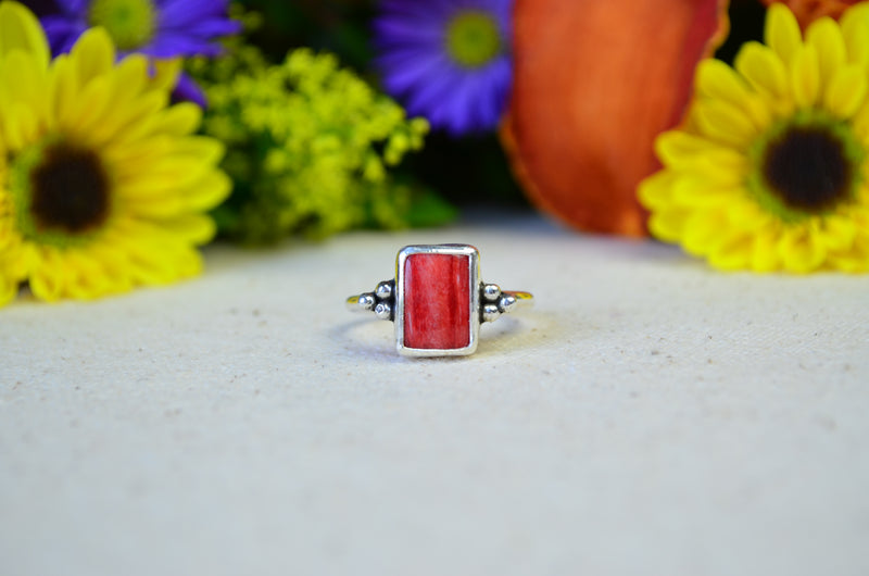Red Spiny Oyster Stacking Ring (Size 9 1/2)