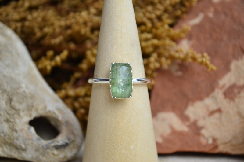 Green Kyanite Stacking Ring (Size 10)