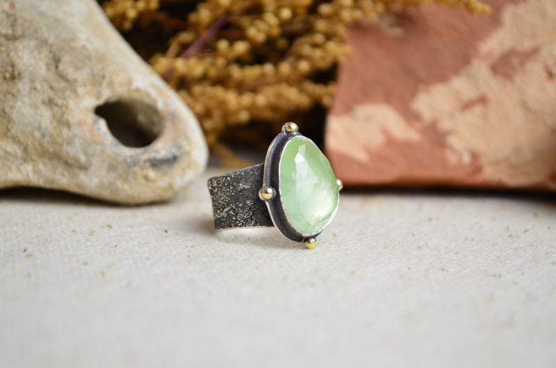 Prehnite Textured Wide Band Ring w/ 14K Accents (Size 6 1/4)